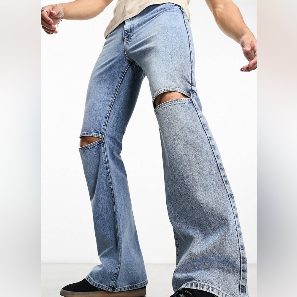 JEANS WITH OPEN KNEES